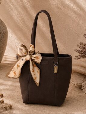 🤎Vintage Y2K Coach chocolate mini tote!